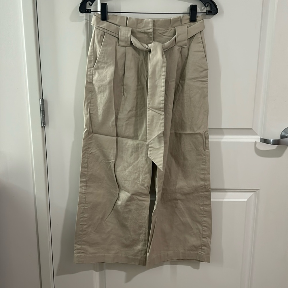 Straight cut khaki trousers